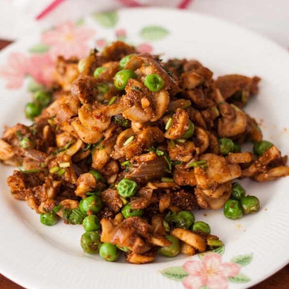 https://www.pontalo.net - Chettinad Mushroom And Green Peas Stir Fry Recipe