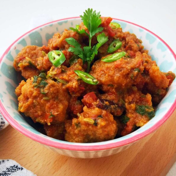 https://www.pontalo.net - Chettinad Pakora Curry Recipe