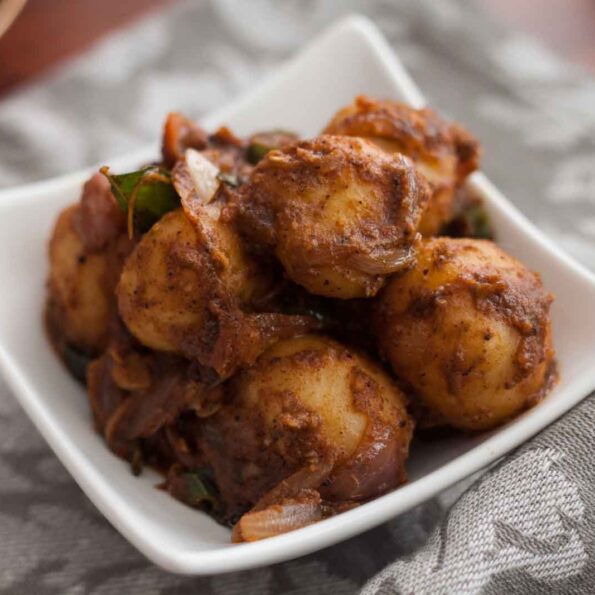 https://www.pontalo.net - Chettinad Style Urulai Roast Recipe - Baby Potato Roast