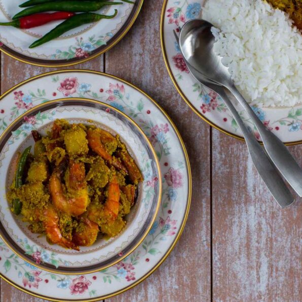 https://www.pontalo.net - Bengali Style Chingri Posto Recipe (Prawns Cooked In Poppy Seed Gravy)