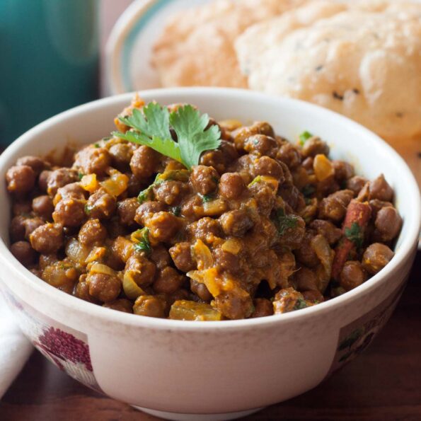 https://www.pontalo.net - Chole Pindi Recipe (Spicy Chickpea Curry)