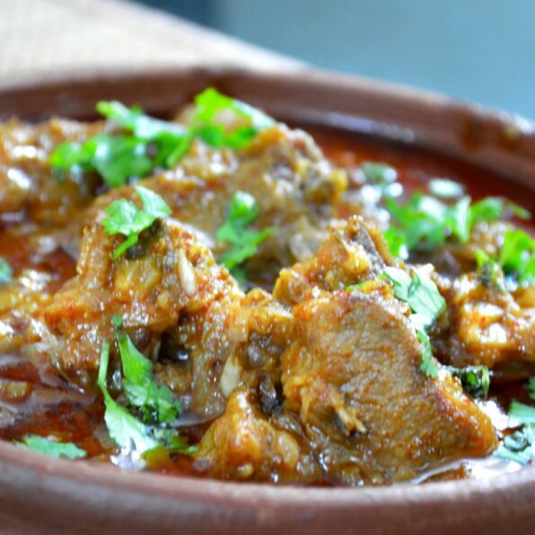 https://www.pontalo.net - Dhaba Mutton Recipe-Spicy Mutton Gravy