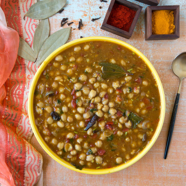 https://www.pontalo.net - Dhaba Style Chana Masala From Deserts of Jaisalmer