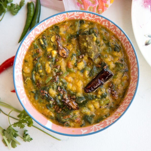 https://www.pontalo.net - Dhaba Style Dal Palak Recipe