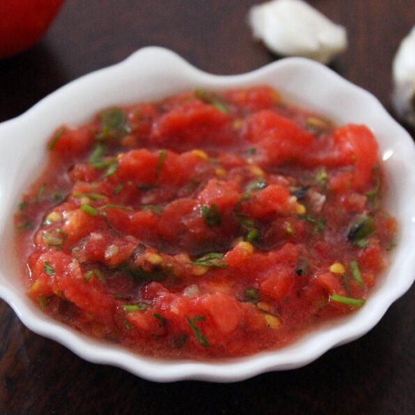 https://www.pontalo.net - Dhaba Style Tomato Chutney Recipe