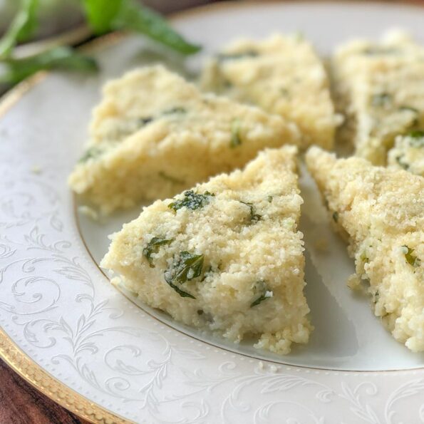 https://www.pontalo.net - Pudina Sooji & Oats Dhokla Recipe - Steamed Semolina Cake With Oats & Mint Leaves