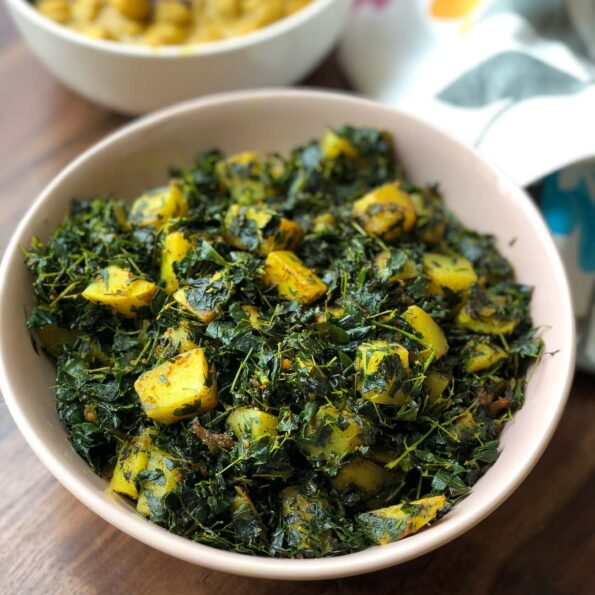 https://www.pontalo.net - Murunga Keerai Urula Poriyal Recipe - Moringa Aloo Sabzi