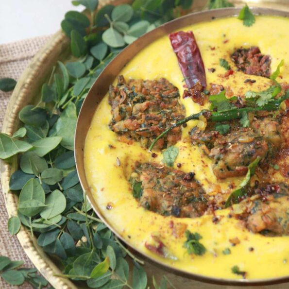 https://www.pontalo.net - Drumstick Leaves Kadhi Pakora Recipe - Moringa Kadhi Pakora