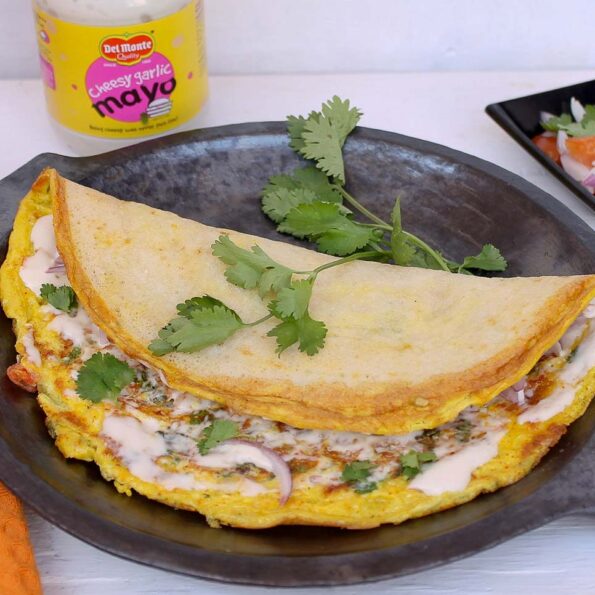 https://www.pontalo.net - Egg Dosa Recipe With Cheesy Garlic Mayo