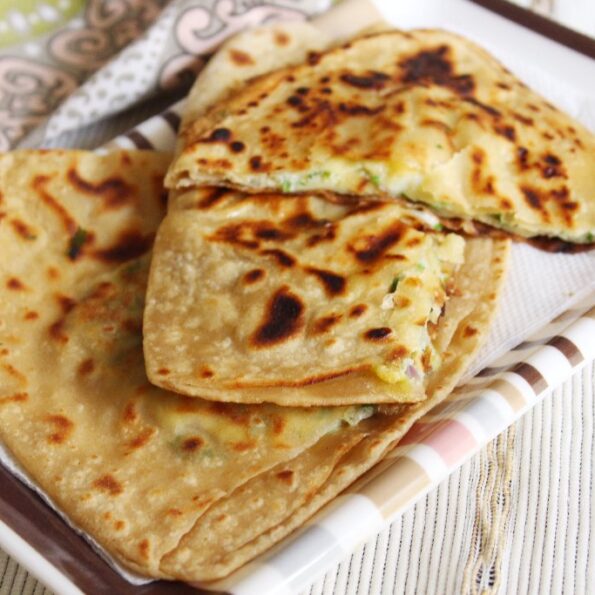 https://www.pontalo.net - Egg Stuffed Paratha Recipe