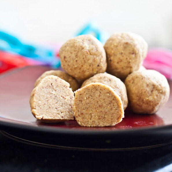 https://www.pontalo.net - Flax Seed Ladoo Recipe