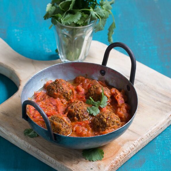 https://www.pontalo.net - Gahat Rasmi Badi Recipe (Uttaranchal Kulith Koftas In Tomato Onion Gravy)