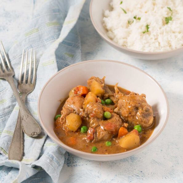 https://www.pontalo.net - Spicy & Tangy Goan Chicken Stew Recipe With Vegetables