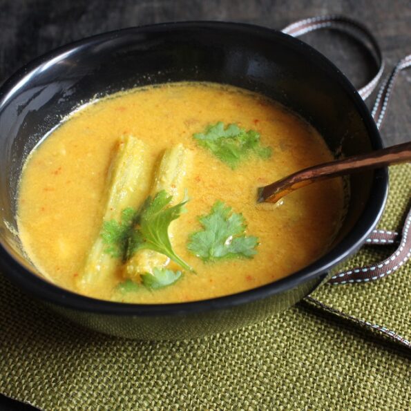 https://www.pontalo.net - Goan Style Sangacho Ross Recipe-Drumstick Curry