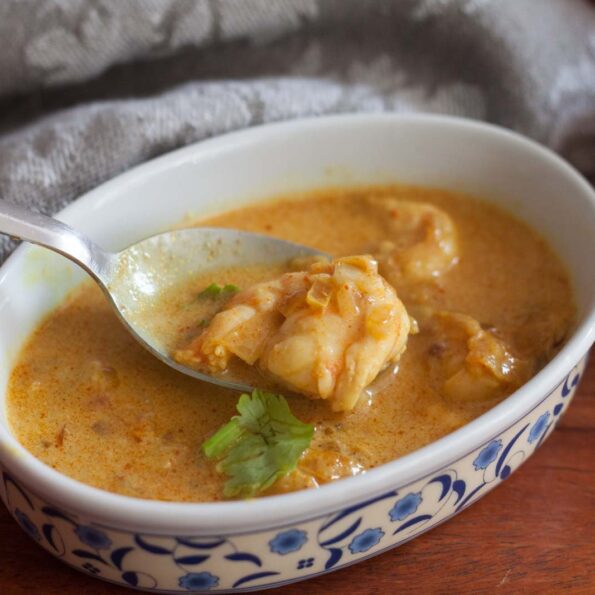 https://www.pontalo.net - Goan style Caril De Camarao Recipe (Prawn Curry Recipe)