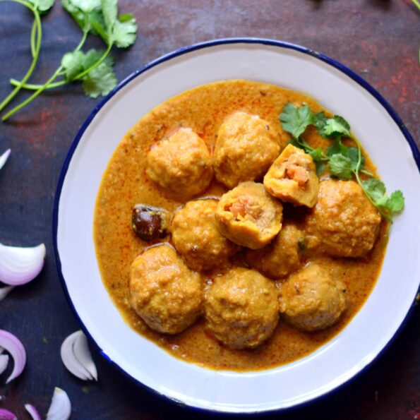 https://www.pontalo.net - Rajasthani Govind Gatta Curry Recipe