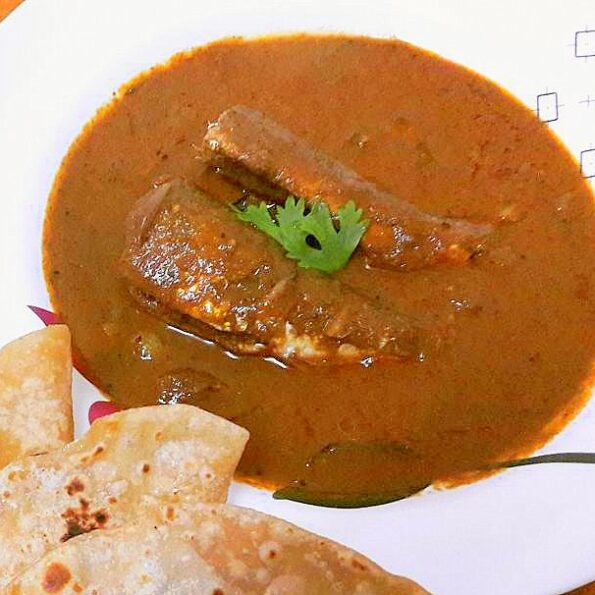 https://www.pontalo.net - Fenugreek Spiced Sardine Fish Curry Recipe