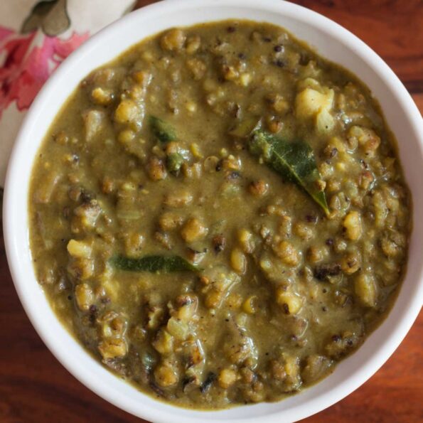 https://www.pontalo.net - Green Moong Dal Kootu with Raw Banana Peel Recipe