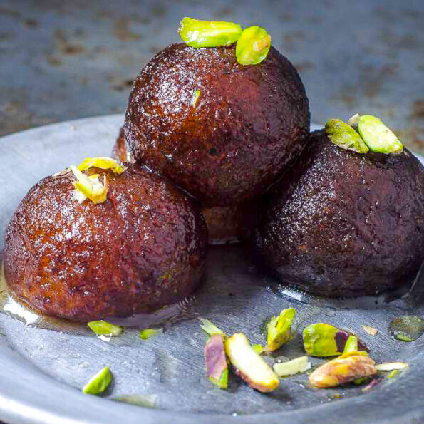 https://www.pontalo.net - Gulab Jamun Recipe With Khoya