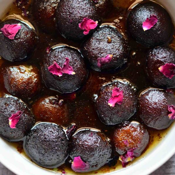 https://www.pontalo.net - Gulkand Kala Jamun Recipe