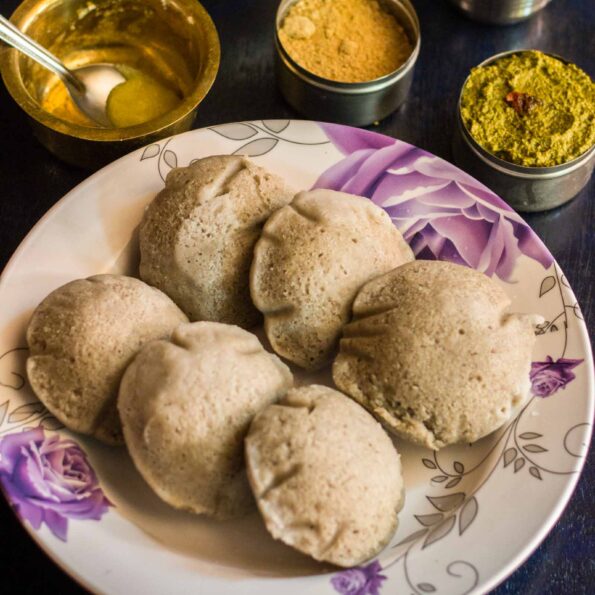 https://www.pontalo.net - Horsegram Idli Recipe - Kulith or Kollu Idli