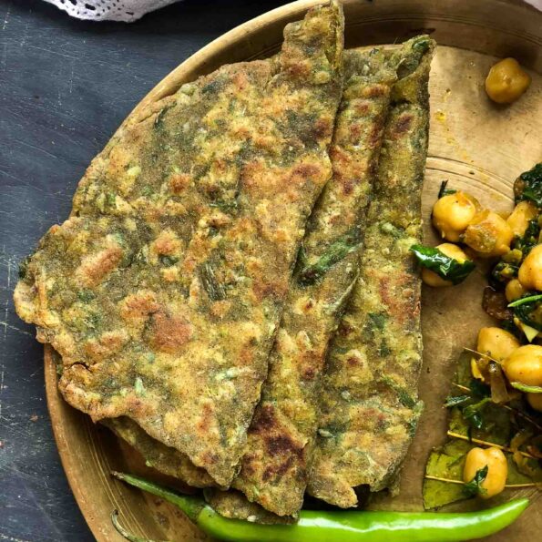 https://www.pontalo.net - Hara Pyaz Paratha Recipe - Spring Onion Paratha Recipe