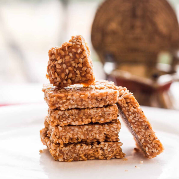 https://www.pontalo.net - Til Chikki Recipe - Healthy Sesame Bars