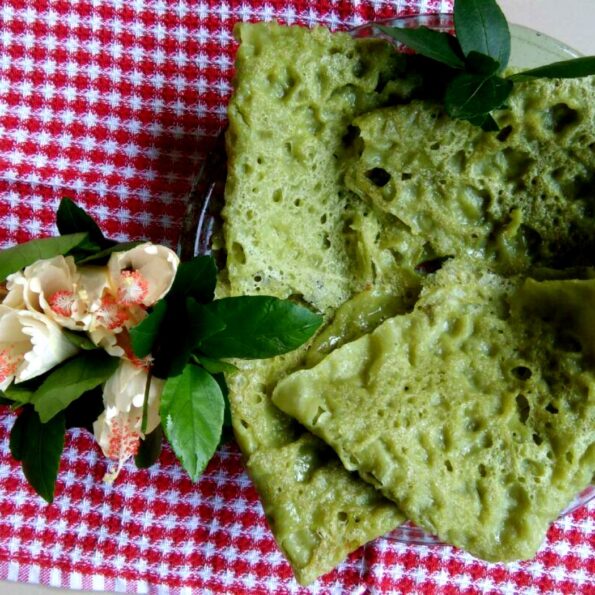 https://www.pontalo.net - Hibiscus (Chembaruthi) Neer Dosa Recipe