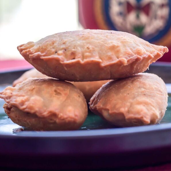 https://www.pontalo.net - Dry Fruit Ghughra/Gujiya Recipe (Pastry Crust Pockets Filled With Dry Fruits)