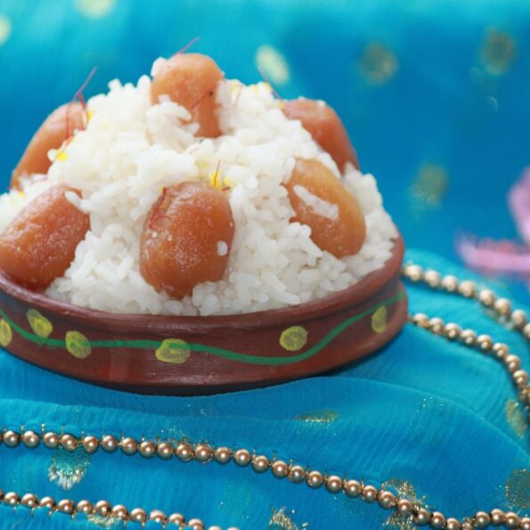 https://www.pontalo.net - Indian Festive Sweet Rice And Jamun Bhog Recipe