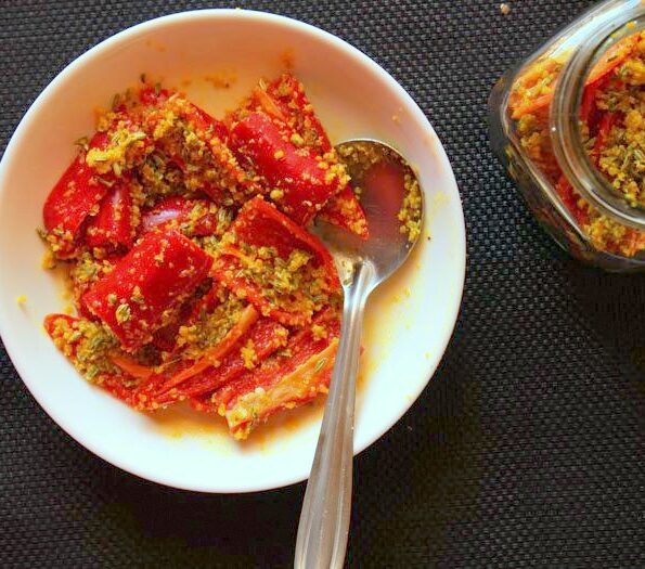 https://www.pontalo.net - Instant Red Chilli Pickle Recipe