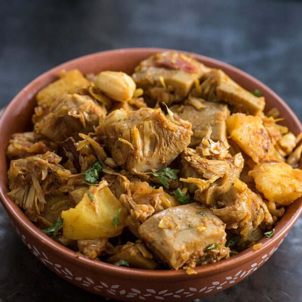 https://www.pontalo.net - Enchorer Torkari Recipe - Bengali Style Raw Jackfruit in Semi-gravy