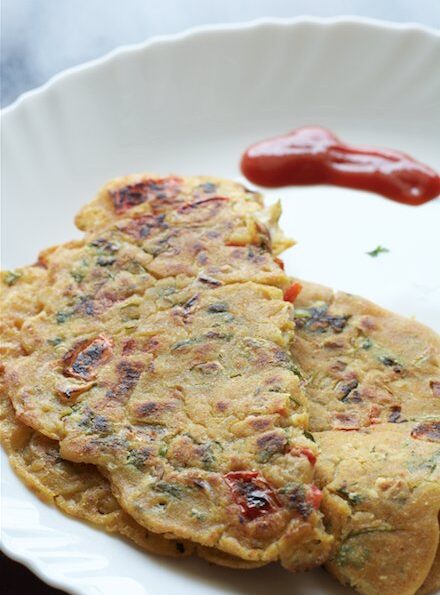 https://www.pontalo.net - Jowar & Tomato Cheela Recipe - Sorghum Cheela With Tomatoes