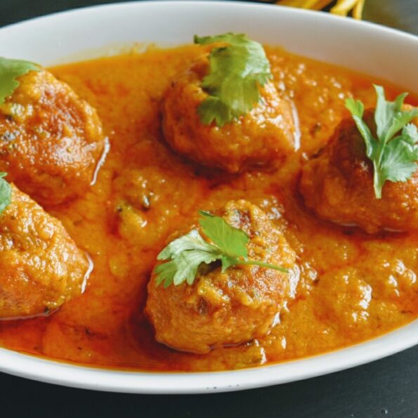 https://www.pontalo.net - Kancha Peper Kofta Curry Recipe-Bengali Green Papaya Kofta Sabzi