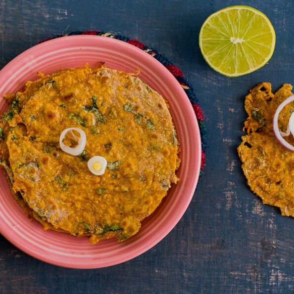 https://www.pontalo.net - Kaddu Palak Roti Recipe (Pumpkin Spinach Flat Bread)