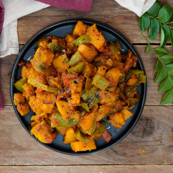 https://www.pontalo.net - Kaddu Simla Mirch Sabzi Recipe - Pumpkin Capsicum Sabzi