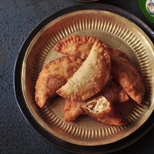 https://www.pontalo.net - Karigadabu – Karnataka Style Karanji/ Gujiya recipe