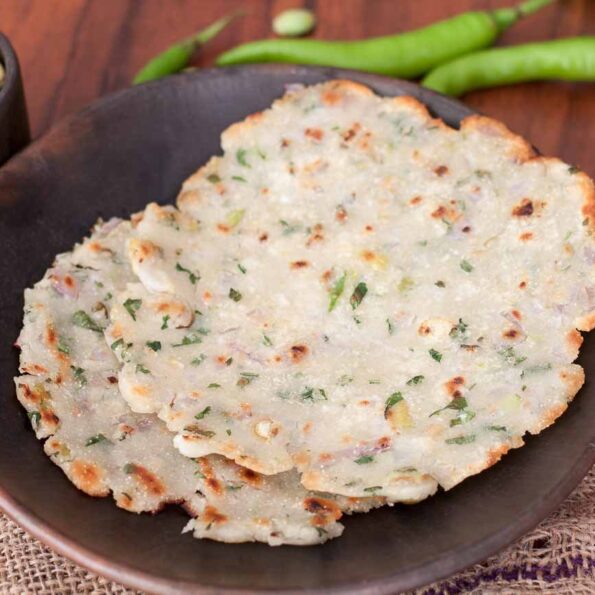 https://www.pontalo.net - Karnataka Style Avarekalu Akki Rotti Recipe