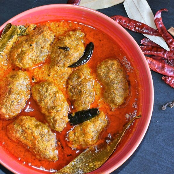 https://www.pontalo.net - Kashmiri Style Shami Mutsch Recipe - Minced Lamb Cutlets In Yogurt Gravy