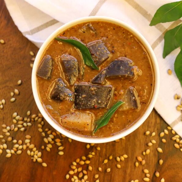 https://www.pontalo.net - Kathirikai Pitlai Recipe - South Indian Tangy & Spicy Brinjal Curry