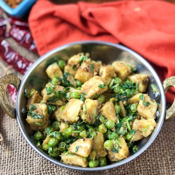 https://www.pontalo.net - Kela Matar ki Sabzi Recipe - Raw Banana Green Peas Stir Fry