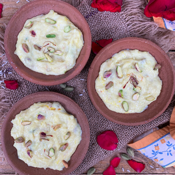 https://www.pontalo.net - Kesar Pista Phirni Recipe