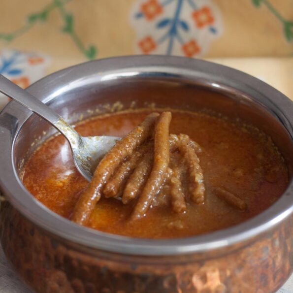 https://www.pontalo.net - Khandeshi Sev Bhaji Recipe