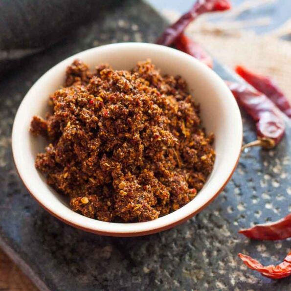 https://www.pontalo.net - Kolhapuri Khanda Lasun Masala Spice Mix Recipe