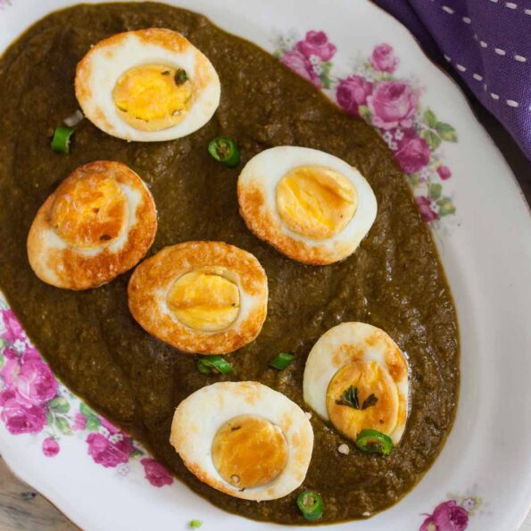 https://www.pontalo.net - Kolhapuri Palak Egg Curry Recipe