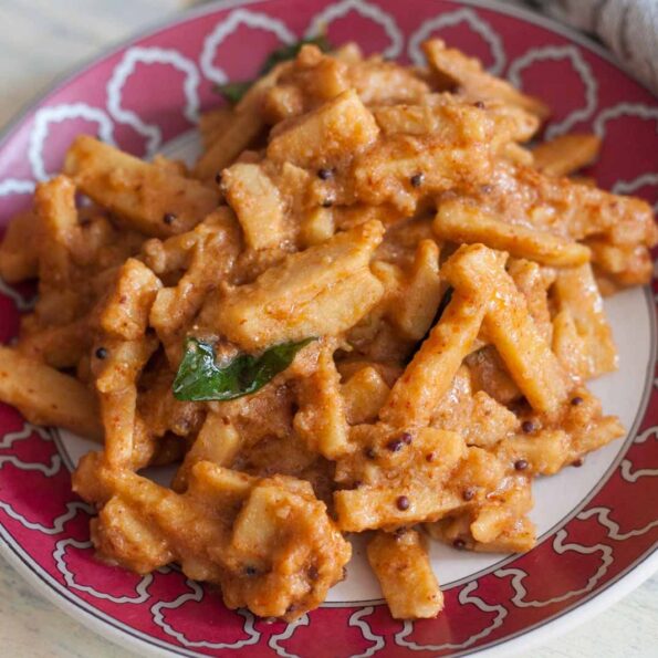 https://www.pontalo.net - Kongunadu Style Senai Kilangu Masala Recipe - Yam in Spicy Gravy