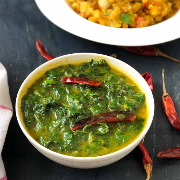 https://www.pontalo.net - Kumaoni Style Palak & Methi Ka Kapa Recipe