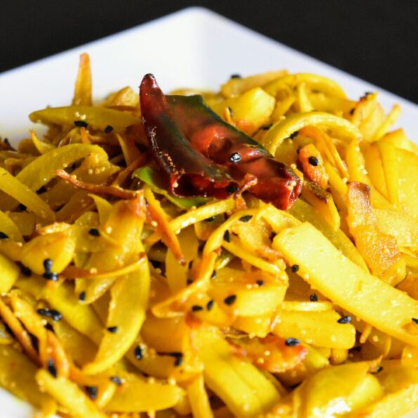 https://www.pontalo.net - Lau Er Khosha Bhaja Recipe - Bottle Gourd Peel Stir Fry