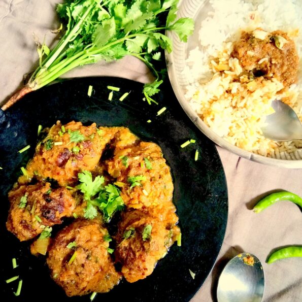 https://www.pontalo.net - Lau Er Kofta Curry Recipe (Bengali Style Doodhi Dumplings In Tomato Based Gravy)