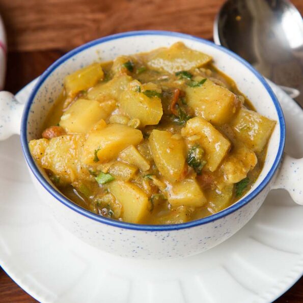 https://www.pontalo.net - लौकी आलू सब्ज़ी रेसिपी - Lauki Aloo Sabzi (Recipe In Hindi)